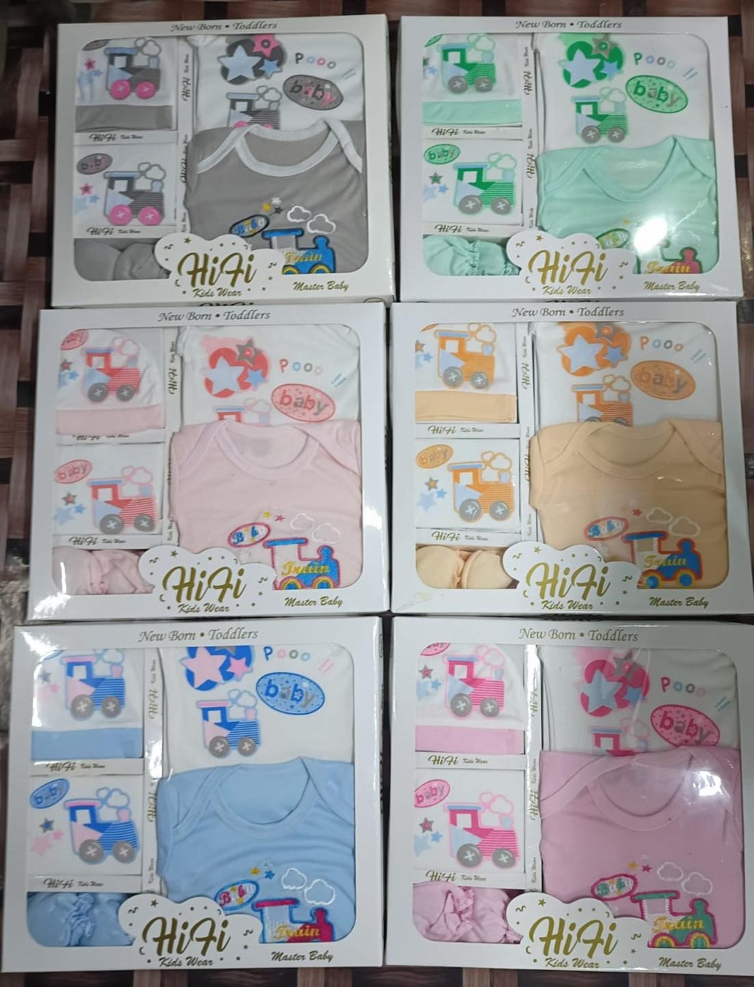 Baby Gift Set – Random Color (Available Color Will Be Sent) 🎁👶